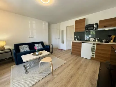 Cuisine ou kitchenette dans l'établissement Les lys Jaunes - 4pers - Wi-Fi - Parking gratuit