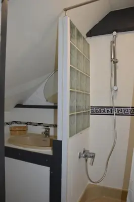 Salle de bains dans l'établissement Gite la Poitevinière, jardin, barbecue, proche Saumur, 7 couchages
