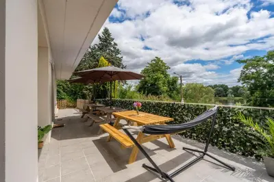 Balcon ou terrasse dans l'établissement Grande Villa face à la Loire SPA 20 pers