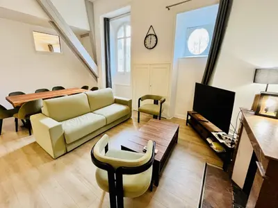 Télévision ou salle de divertissement dans l'établissement Appartement spacieux & familial, climatisation, hypercentre de Tours, le Belvédère