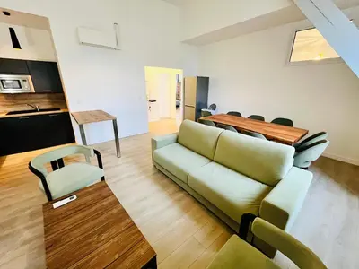 Cuisine ou kitchenette dans l'établissement Appartement spacieux & familial, climatisation, hypercentre de Tours, le Belvédère