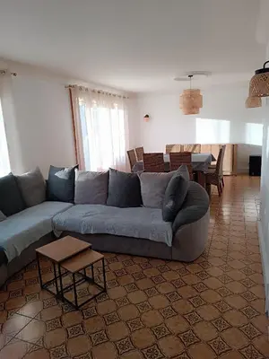 Coin salon dans l'établissement Maison proche circuit 24h