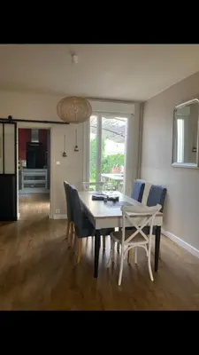 Cuisine ou kitchenette dans l'établissement 3-bedroom house with garden, near city center