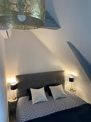 Un ou plusieurs lits dans un hébergement de l'établissement La bergerie des petites maisons avec spa