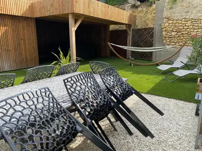 Jardin de l'établissement La bergerie des petites maisons avec spa