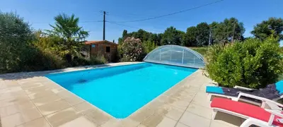 Piscine de l'établissement Grange rénovée ou située à proximité