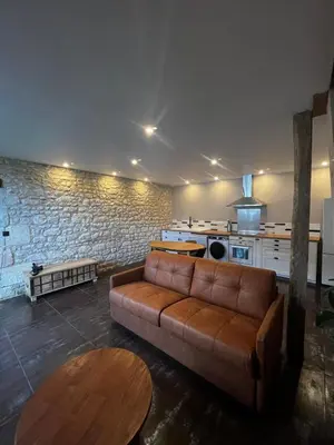 Coin salon dans l'établissement Grange rénovée