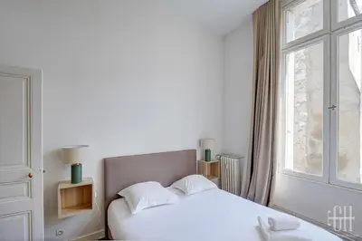 Un ou plusieurs lits dans un hébergement de l'établissement Spacieux Appartement - Type Haussmannien - Wifi
