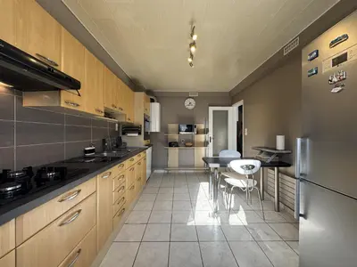 Cuisine ou kitchenette dans l'établissement Le Paisible - 4pers - Parking - Wi-Fi