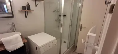 Salle de bains dans l'établissement Studio équipé - Vieux Tours - Quartier des Halles