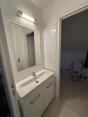 Salle de bains dans l'établissement Appartement Numéro 3, centre chateau-renault