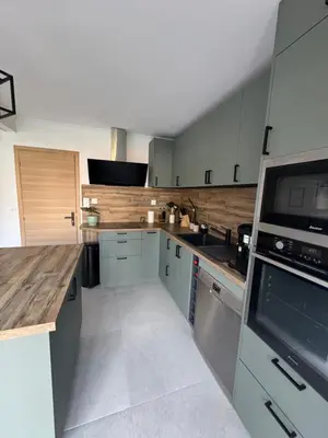 Cuisine ou kitchenette dans l'établissement Grande maison familiale & conviviale