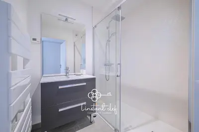 Salle de bains dans l'établissement Ecrin unique - Appartement Premium - Terrasse, Vue & Garage