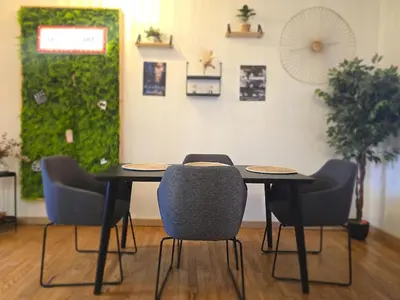Coin salon dans l'établissement Le 7e art * home cinéma * centre-ville * Netflix