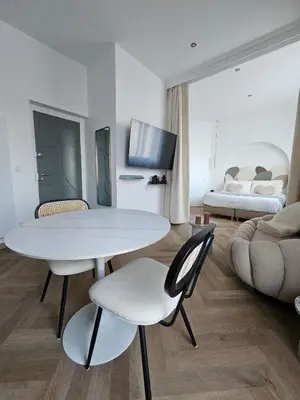 Télévision ou salle de divertissement dans l'établissement Romantique vertige #Nüit#suite#luxe