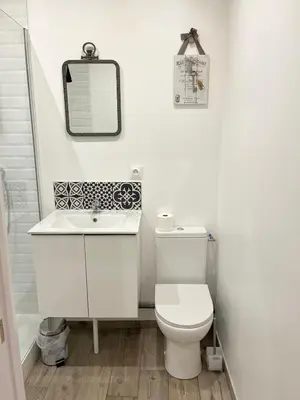 Salle de bains dans l'établissement Agreable studio proche du circuit du Mans