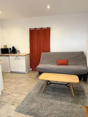Cuisine ou kitchenette dans l'établissement Agreable studio proche du circuit du Mans