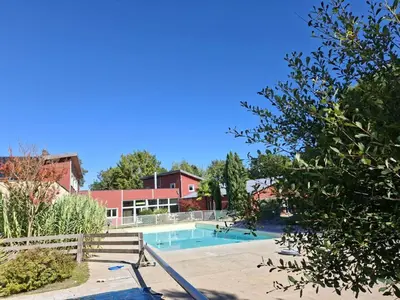Piscine de l'établissement Cottage Corneille 3 paisible et frais ou située à proximité