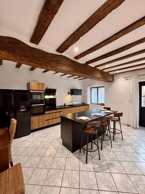 Cuisine ou kitchenette dans l'établissement HomeCircus - charming two bedroom house