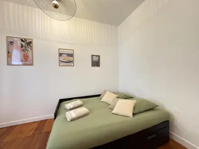 Un ou plusieurs lits dans un hébergement de l'établissement Le Léor - apt 2 chambres en cœur de ville