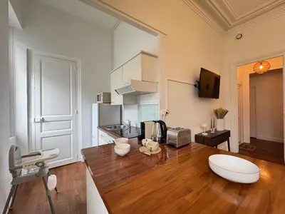 Cuisine ou kitchenette dans l'établissement Le Léor - apt 2 chambres en cœur de ville