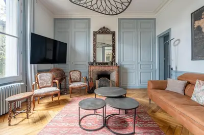 Télévision ou salle de divertissement dans l'établissement Maison bourgeoise, Rives du Cher, 14 pers