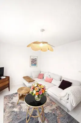 Coin salon dans l'établissement Cocon moderne avec jardin privatif – Tours