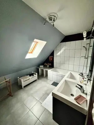 Salle de bains dans l'établissement Maison Le Mans , circuit 24h