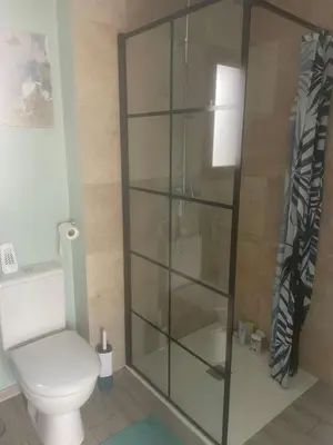 Salle de bains dans l'établissement Le Verger