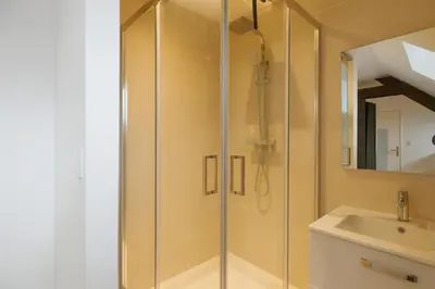 Salle de bains dans l'établissement House with 9 Private Suites near Le Mans Circuit