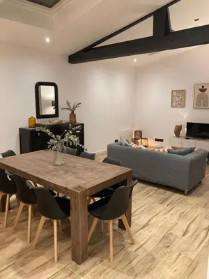 Coin salon dans l'établissement L Atelier - Maison Bagneux