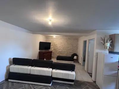 Télévision ou salle de divertissement dans l'établissement Maison Isabella 3