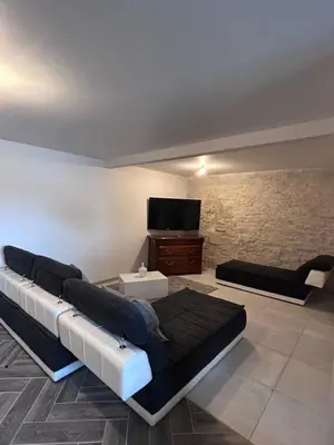 Télévision ou salle de divertissement dans l'établissement Maison Isabella 3
