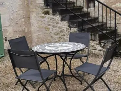 Plan de l'établissement Charmante Maison Ancienne près de Chinon avec Cour Privée - FR-1-381-645