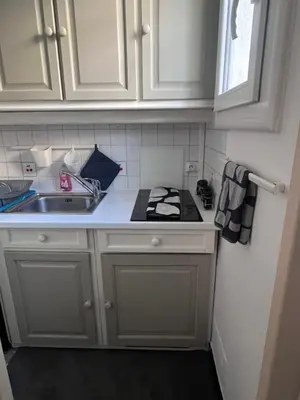 Cuisine ou kitchenette dans l'établissement Le Bretonneau Ledru Rollin
