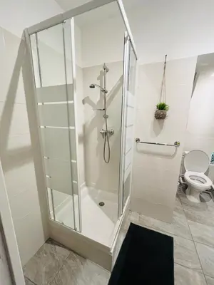 Salle de bains dans l'établissement Studio Dulcea 1 Étage - Proche Centre & Gare -WiFi
