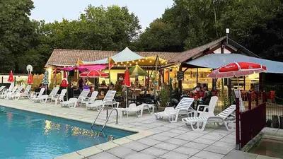 Piscine de l'établissement Mobile home Prestige 2 chambres 5-7 personnes ou située à proximité