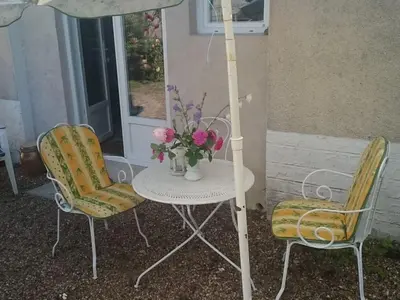 Terrasse ou espace extérieur de l'établissement Holiday Home Maison le Pressoir in Vallières-les-Grandes by Interhome