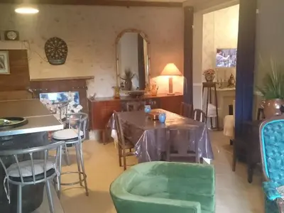 Coin salon dans l'établissement Holiday Home Maison le Pressoir in Vallières-les-Grandes by Interhome
