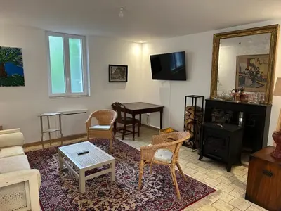 Télévision ou salle de divertissement dans l'établissement Le Cottage