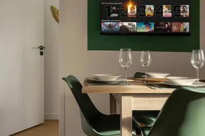 Télévision ou salle de divertissement dans l'établissement 302 Chanzy - Jungle Chic - T1 Dépaysant - Centre