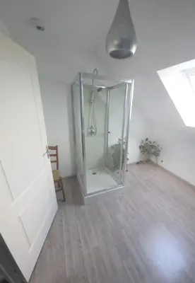 Salle de bains dans l'établissement Chambre proche circuit 24h du mans