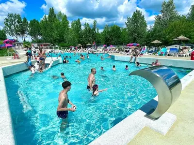 Piscine de l'établissement Mobilhome proche zoo Beauval 6 à 8 places ou située à proximité