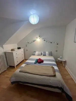 Un ou plusieurs lits dans un hébergement de l'établissement Maison spacieuse avec salle de jeux proche 24H du Mans