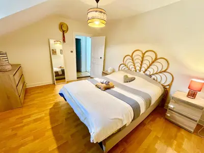 Un ou plusieurs lits dans un hébergement de l'établissement Maison spacieuse avec salle de jeux proche 24H du Mans