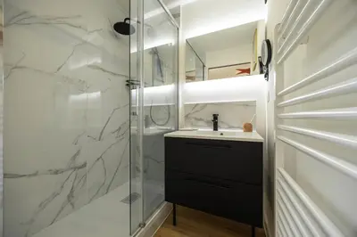 Salle de bains dans l'établissement 304 Chanzy - T1 Spacieux - Gare & Centre - Wifi