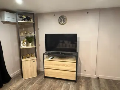 Télévision ou salle de divertissement dans l'établissement Serenity's Home