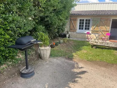 Jardin de l'établissement Villa Mulsanne et studio - Centre bourg - Proche circuit des 24H du mans - 12 personnes