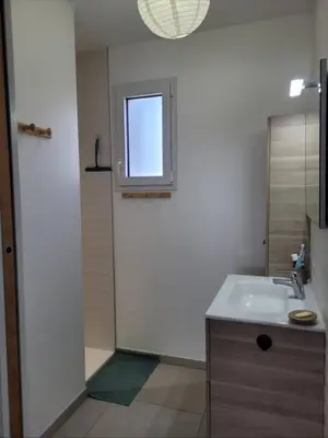 Salle de bains dans l'établissement Chambre à 20min du Circuit