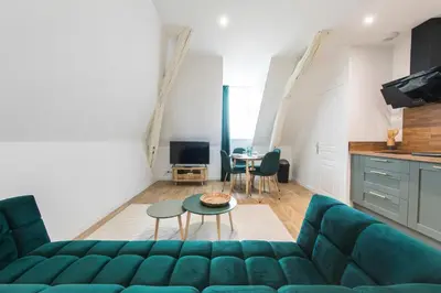 Télévision ou salle de divertissement dans l'établissement Le Clos Hérault Châtellerault Centre-Gare